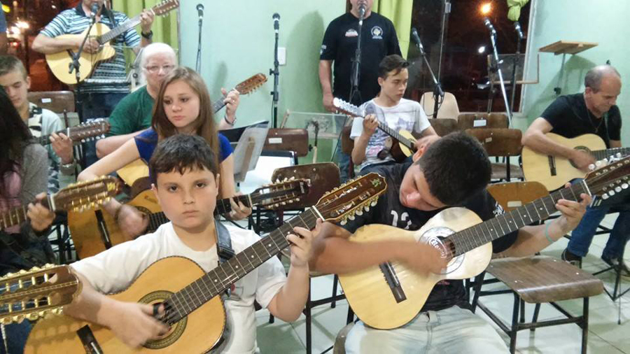 Orquestra de Viola Caipira se apresenta na segunda-feira